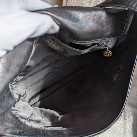 Rare Black Lambskin Large CC Tassel Hobo Bag Gold Hardware, 1996-1997 - Picture 10 of 13